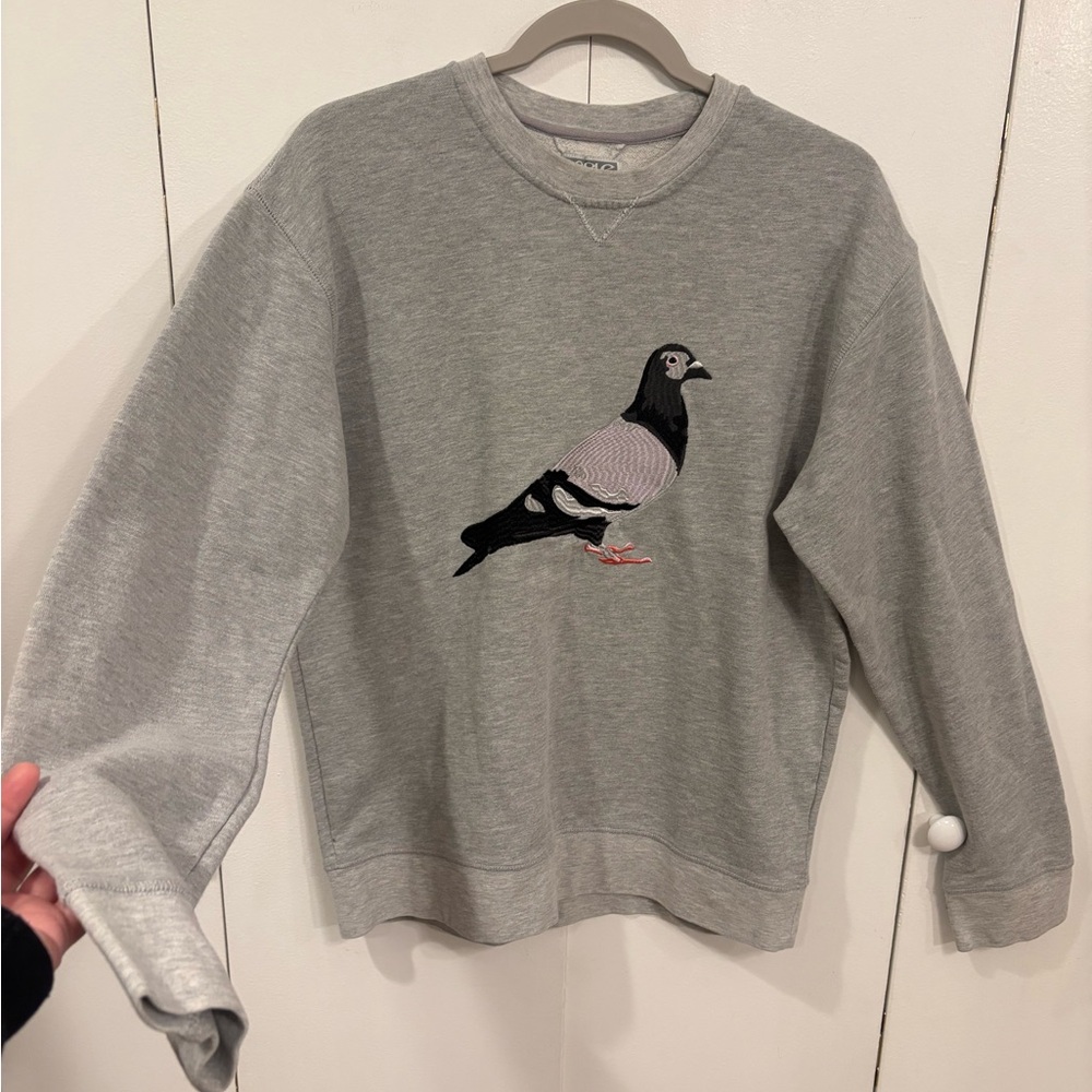 Staple Heather Grey Tonal Pigeon
Crewneck size Medium